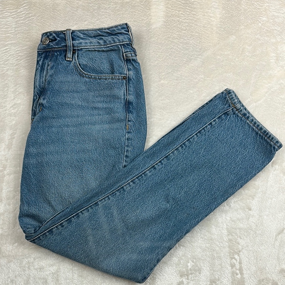 PacSun Blue Straight Leg Mom Jeans with Modern Denim Details
